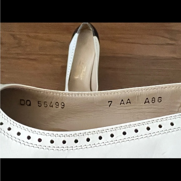 Salvatore Ferragamo Black and White Spectator Heel - Picture 6 of 10